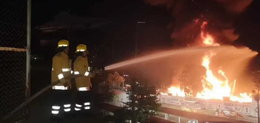 Petroperú apoyó en el control del incendio en Iquitos