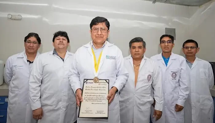 Duplica el tamaño y resolución de la imagen adjunta