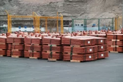 Producción minera en Perú repunta en zinc, plata, plomo y hierro en noviembre de 2025