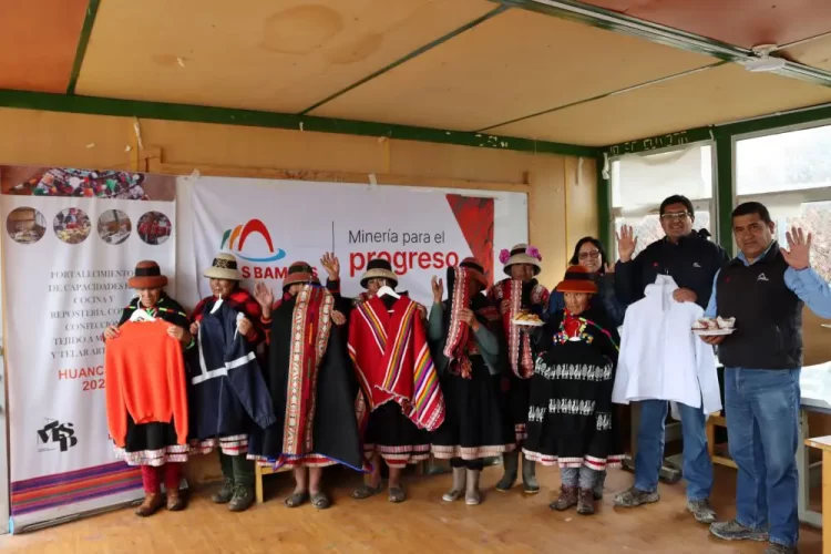 Culminó con éxito capacitación productiva en Huancuire financiada por Las Bambas