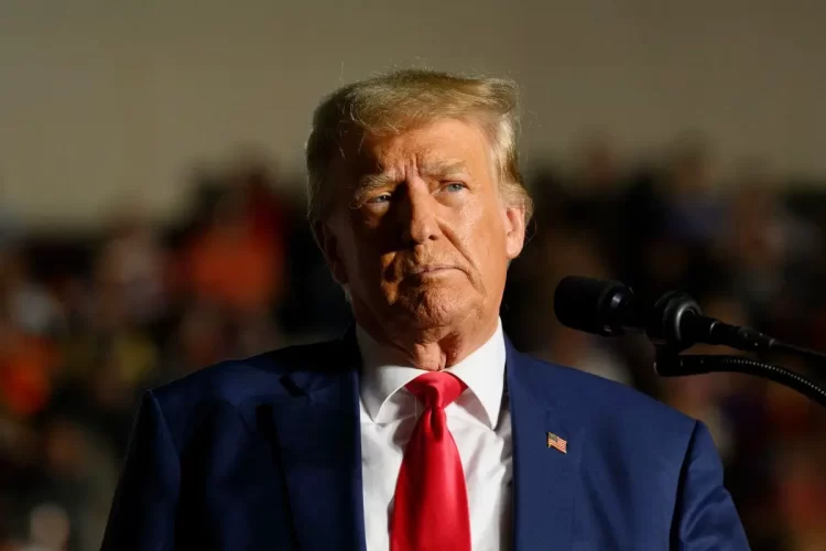 Petróleo se desploma mientras Trump anticipa un rápido final del conflicto con Irán