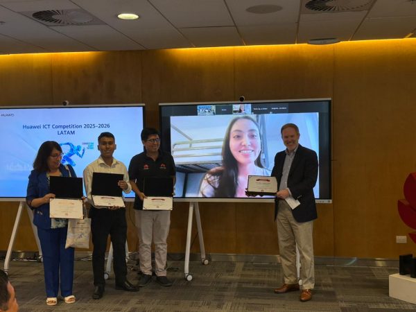 Estudiantes peruanos avanzan en competencia tecnológica del Huawei ICT Competition