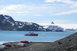 Ingemmet lidera investigación en la Antártida sobre emisiones de CO₂ y metano desde el fondo marino