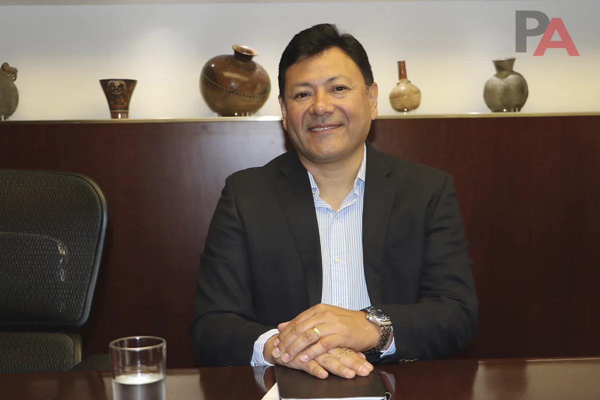 Zetti Gavelán, directivo del Instituto de Ingenieros de Minas del Perú (IIMP) Zetti Gavelán, directivo del Instituto de Ingenieros de Minas del Perú (IIMP)