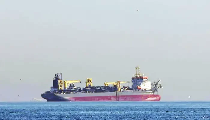 barco petrolero frente a las costas de Dubái