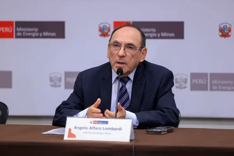 Ángelo Alfaro deja el Ministerio de Energía y Minas en medio de acusación