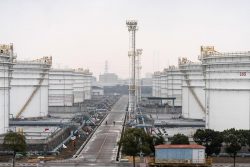 China usará sus reservas de petróleo para enfrentar crisis en Irán