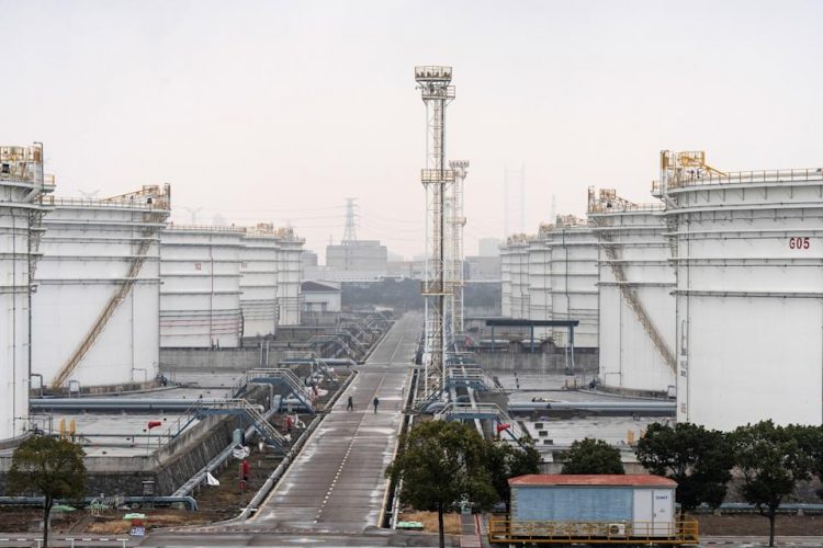 China usará sus reservas de petróleo para enfrentar crisis en Irán