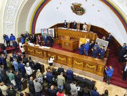 Venezuela aprueba ley minera para atraer inversión extranjera y apoyo de Estados Unidos