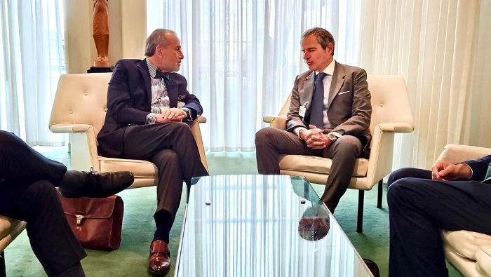 Embajador Elmer Schialer