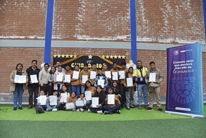 Gold Fields certificación de Cambridge para estudiantes de Hualgayoc