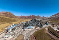 Minera Chinalco Perú S.A. realiza mantenimiento de puentes de la Carretera Central