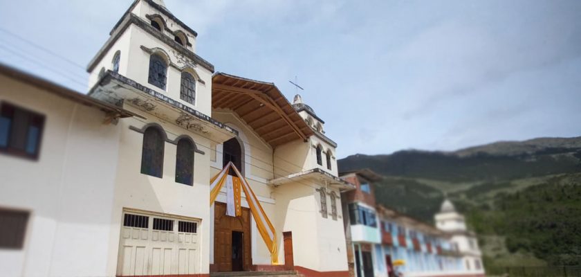 Minera Poderosa, iglesia en Áncash