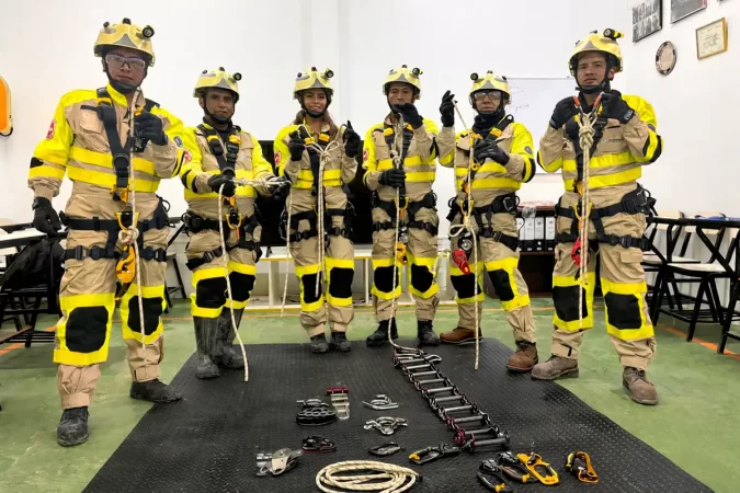 Pan American Silver Huarón fortalece su brigada de respuesta a emergencias con capacitación en rescate con cuerda