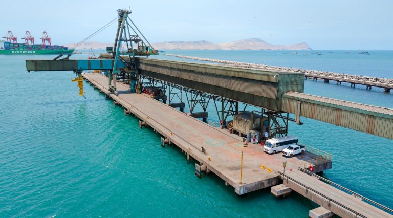 muelle de minerales del Callao