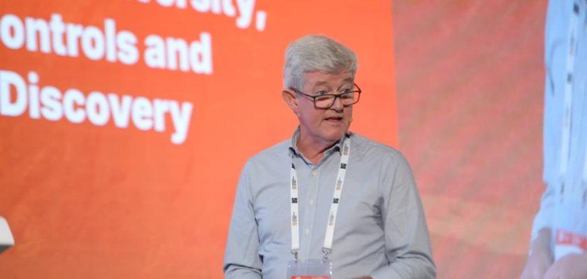 Alan Wilson, presidente de la Society of Economic Geologists