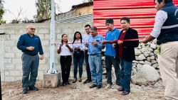 Anglo American entrega 500 luminarias solares para alumbrado público en Chen Chen y San Antonio