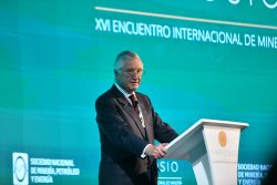 XVI SIMPOSIO: Canciller Carlos Pareja destaca oportunidad histórica del Perú ante el auge de minerales críticos y transición energética