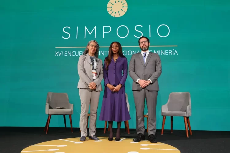 Carolina Trivelli, Dambisa Moyo y Diego Macera