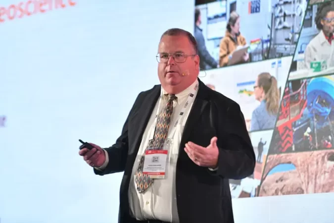 Christopher Keane, Instituto Americano de Geociencias (AGI)