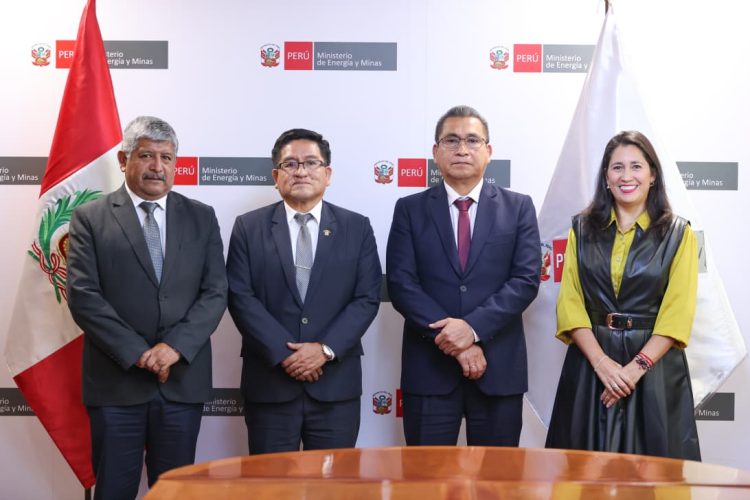 MINEM y congresista Elías Varas