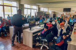 Southern Perú impulsa la formación digital de estudiantes en Tiaparo
