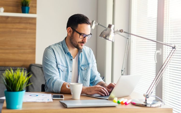 Salud cognitiva y rendimiento laboral: la nueva frontera de la productividad empresarial