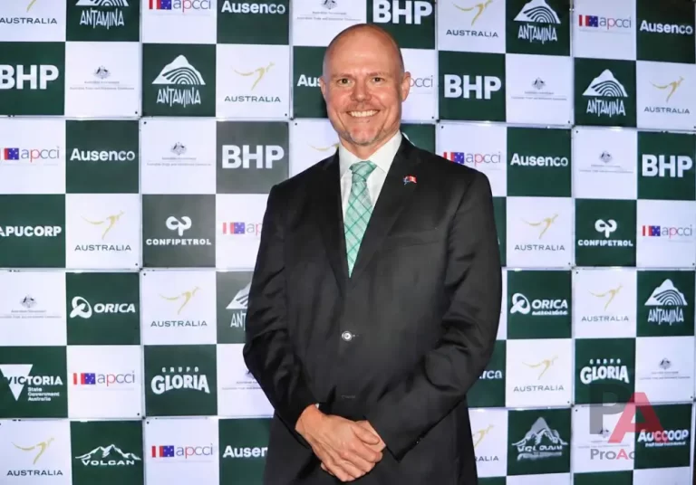 Embajador de Australia en el Perú, James Yeomans