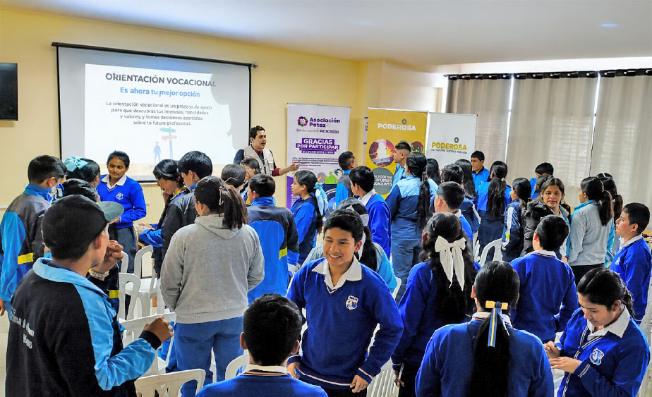 Pataz: Minera Poderosa fortalece el liderazgo estudiantil de 47 escolares en Suyubamba