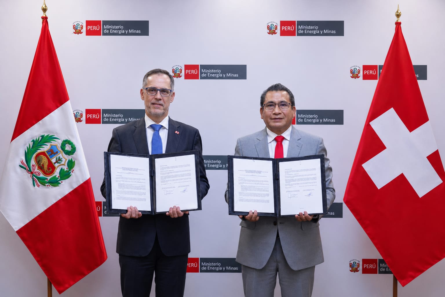 Perú y Suiza firman acuerdo para impulsar minería artesanal de oro responsable