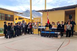 Minera Poderosa y Asociación Pataz entrega donación de útiles escolares en diversos colegios del distrito de Huaylillas, en Pataz