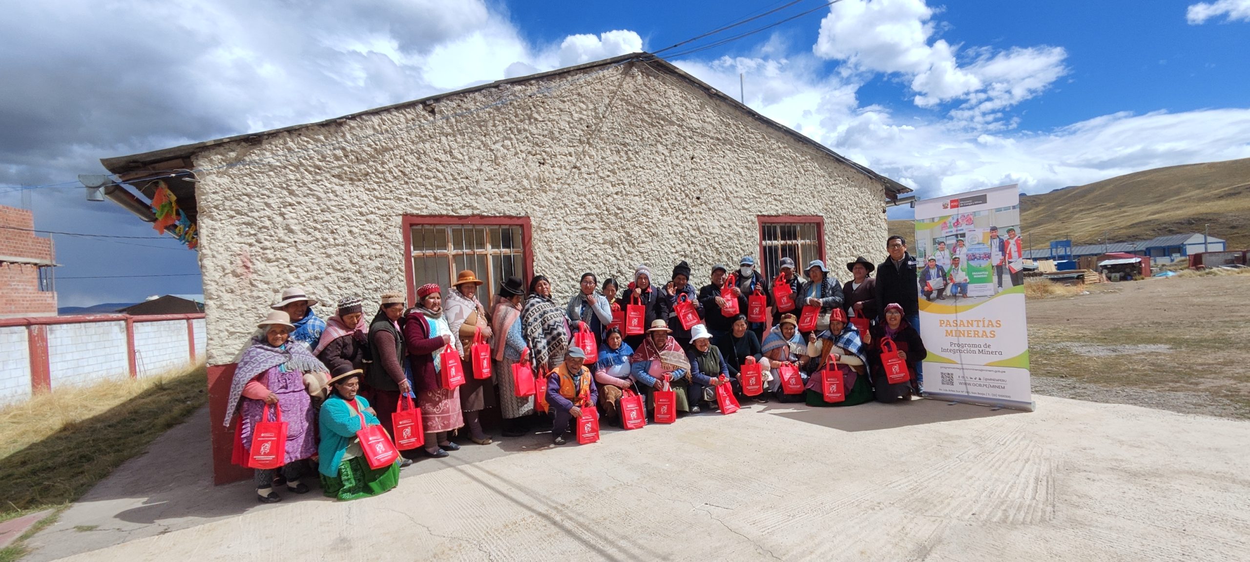 MINEM impulsa minería sostenible en Puno con taller de capacitación para la Comunidad Campesina de Ajoyani