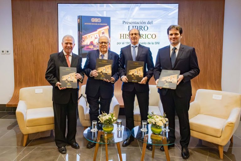 presentación libro 130 años SNI