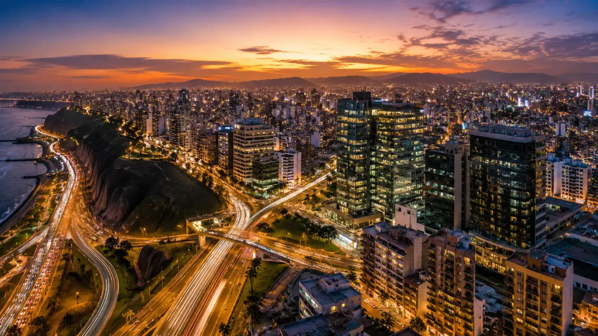 Perú supera los 34 millones de habitantes: el reto energético de las ciudades que siguen creciendo