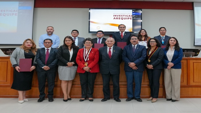 Gobierno Regional de Arequipa reconoce a siete científicos por impulsar la investigación y la innovación