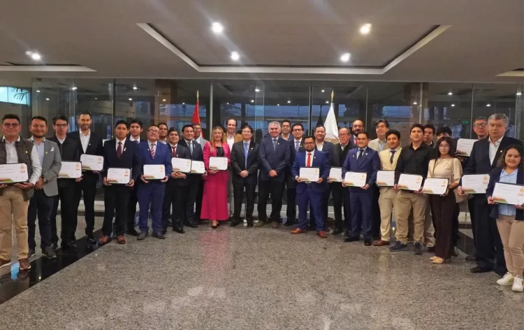 Instituto de Ingenieros de Minas del Perú da la bienvenida a 251 nuevos asociados