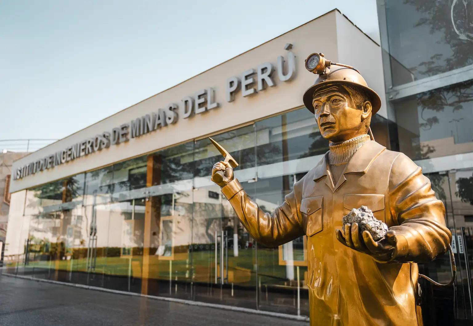 IIMP pide mayor firmeza contra la minería ilegal para proteger al sector formal
