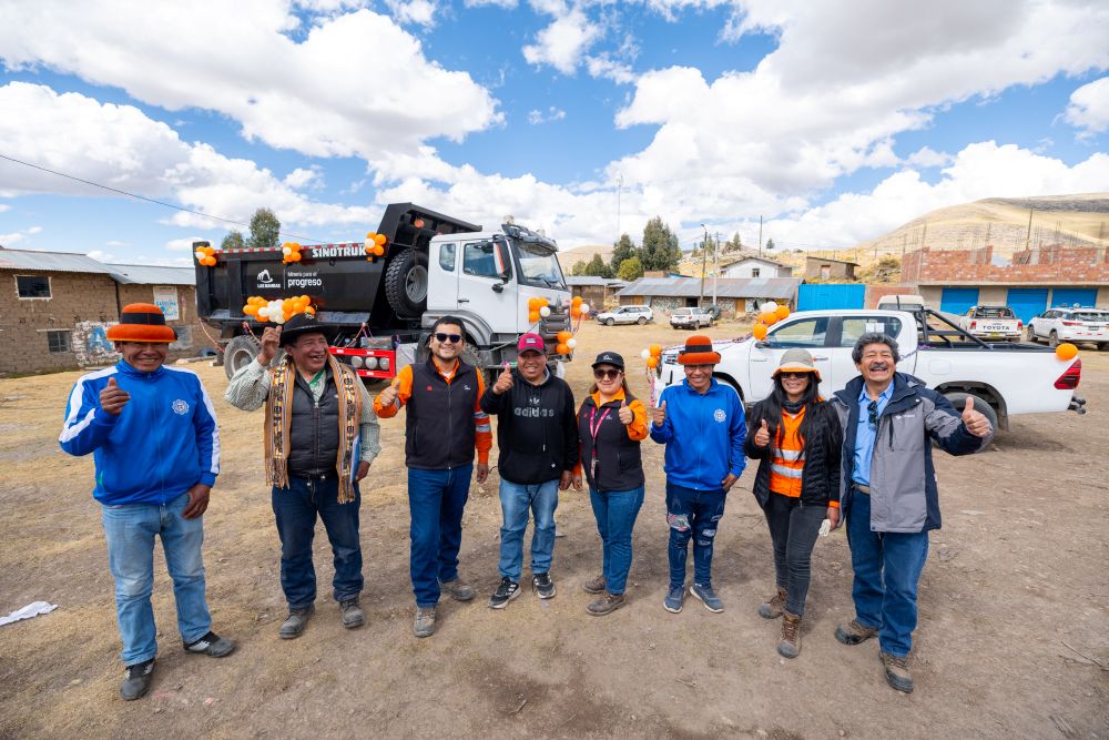 Las Bambas cumple acuerdos con Ccahuapirhua y fortalece su empresa comunal con nueva maquinaria