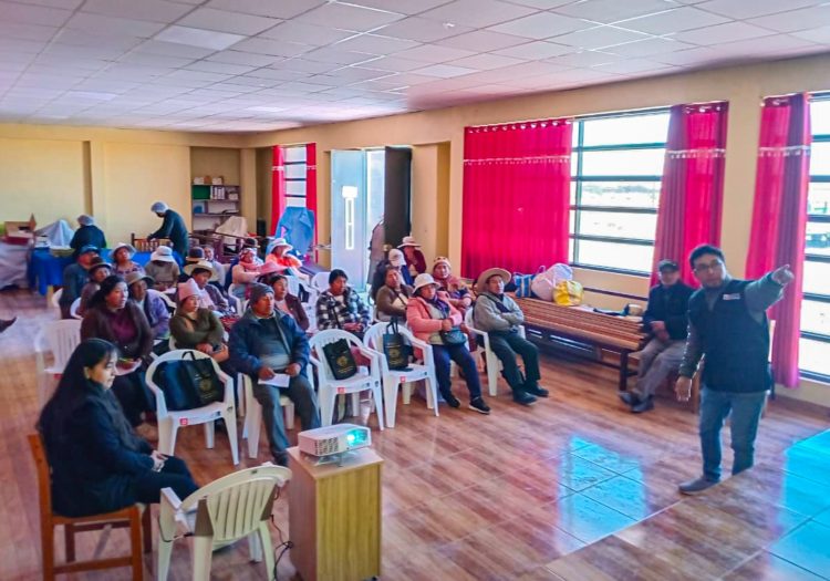 MINEM impulsa la minería responsable en Puno con taller para autoridades y pobladores de Quinsachata