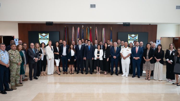 Delegación peruan en Miami
