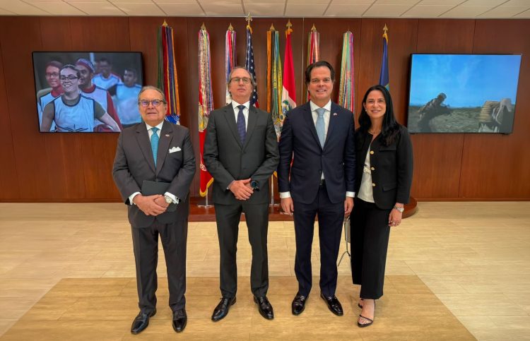 Felipe James en Miami