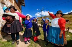 MINEM lleva energía eléctrica a 242 localidades de Huancavelica con obras de electrificación rural
