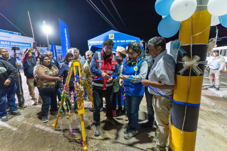 Anglo American Quellaveco instala 500 luminarias solares en la Panamericana Sur de Moquegua