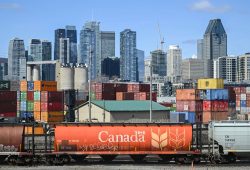 Canadá activa aranceles por US$ 20,000 millones contra productos estadounidenses