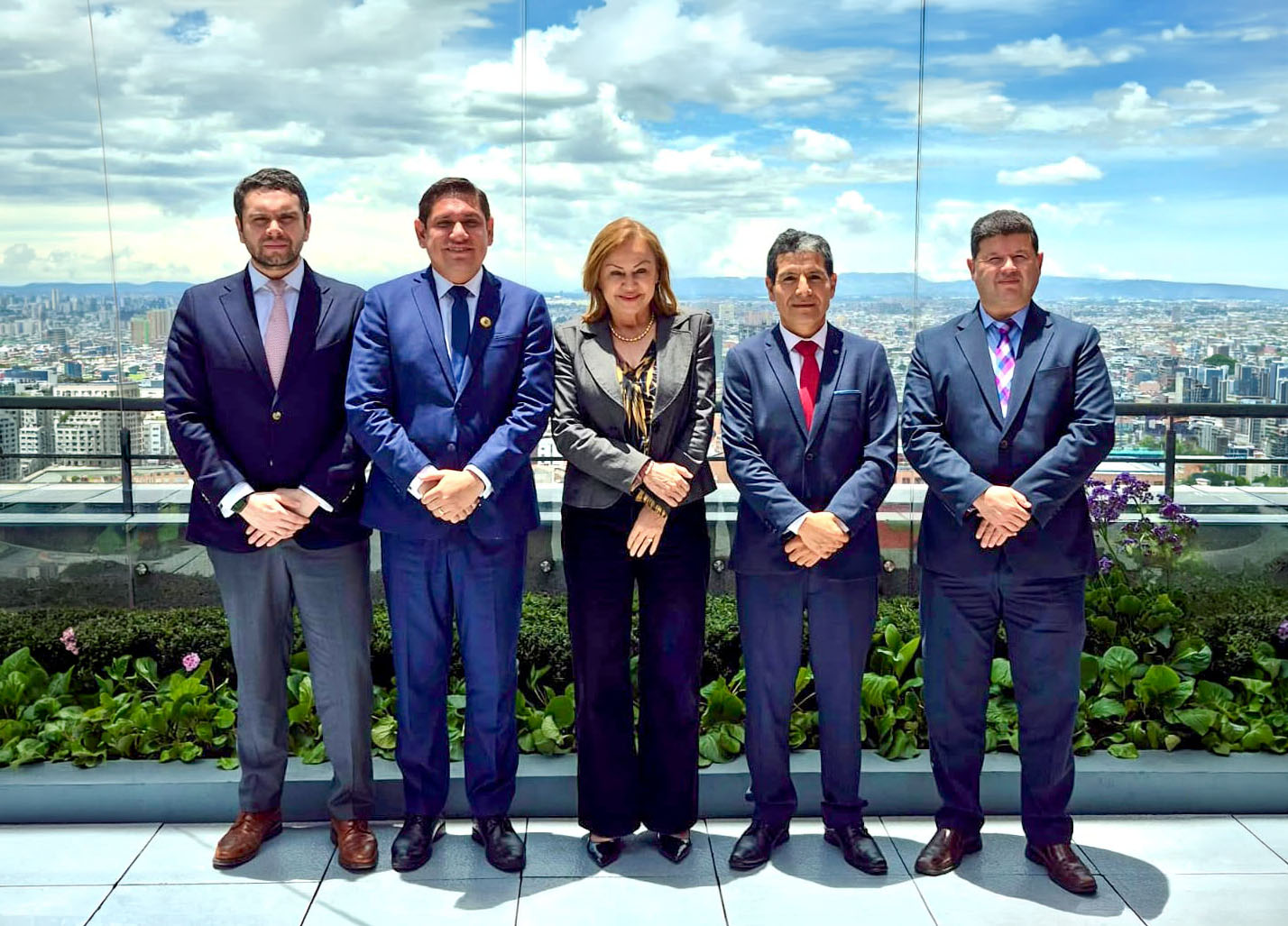 Perú suscribe Declaración de Bogotá para impulsar la integración eléctrica andina