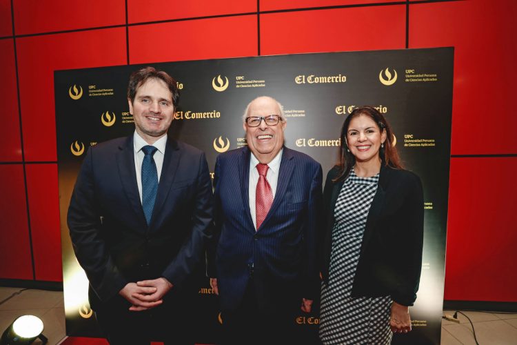 Julio Velarde recibe el primer Premio Legado Perú 2026