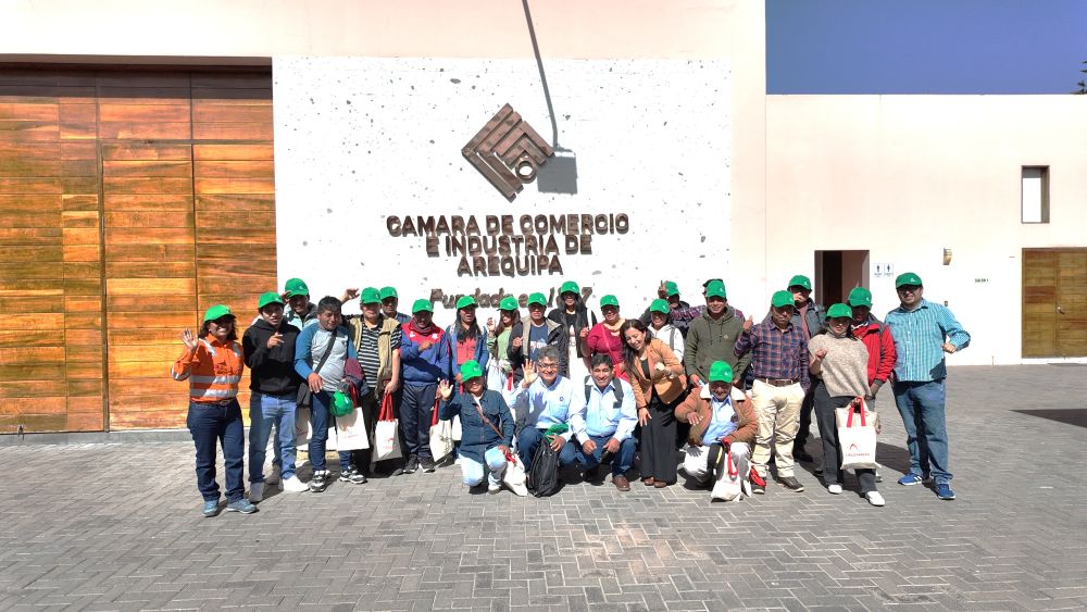Las Bambas: Pobladores de Cotabambas fortalecen su rol como delegados ambientales en taller de capacitación y pasantía de laboratorio en Arequipa