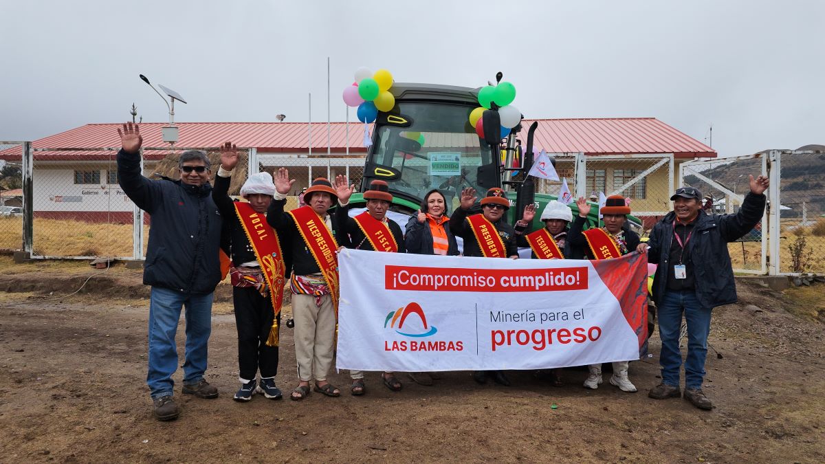 Las Bambas fortalece la agricultura y ganadería de Qquello con nueva maquinaria
