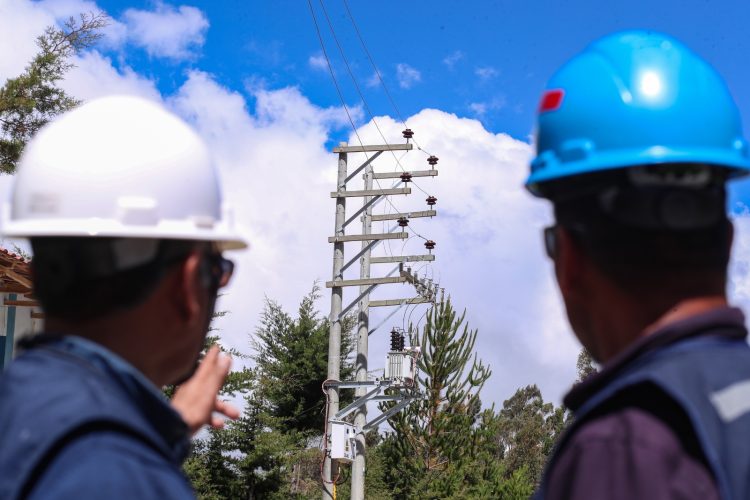 MINEM culmina 10 proyectos de electrificación rural