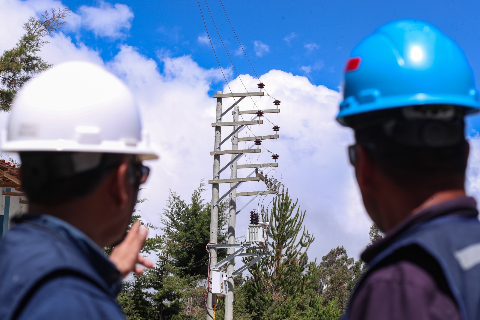 MINEM culmina 10 proyectos de electrificación rural y beneficia a más de 36,000 habitantes en siete regiones del país